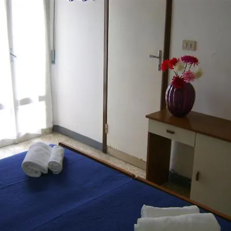 Shaka Hotel 2*