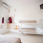 Hotel Shaka 2*