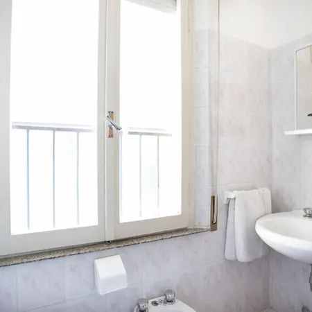 Ξενοδοχείο Shaka 2*